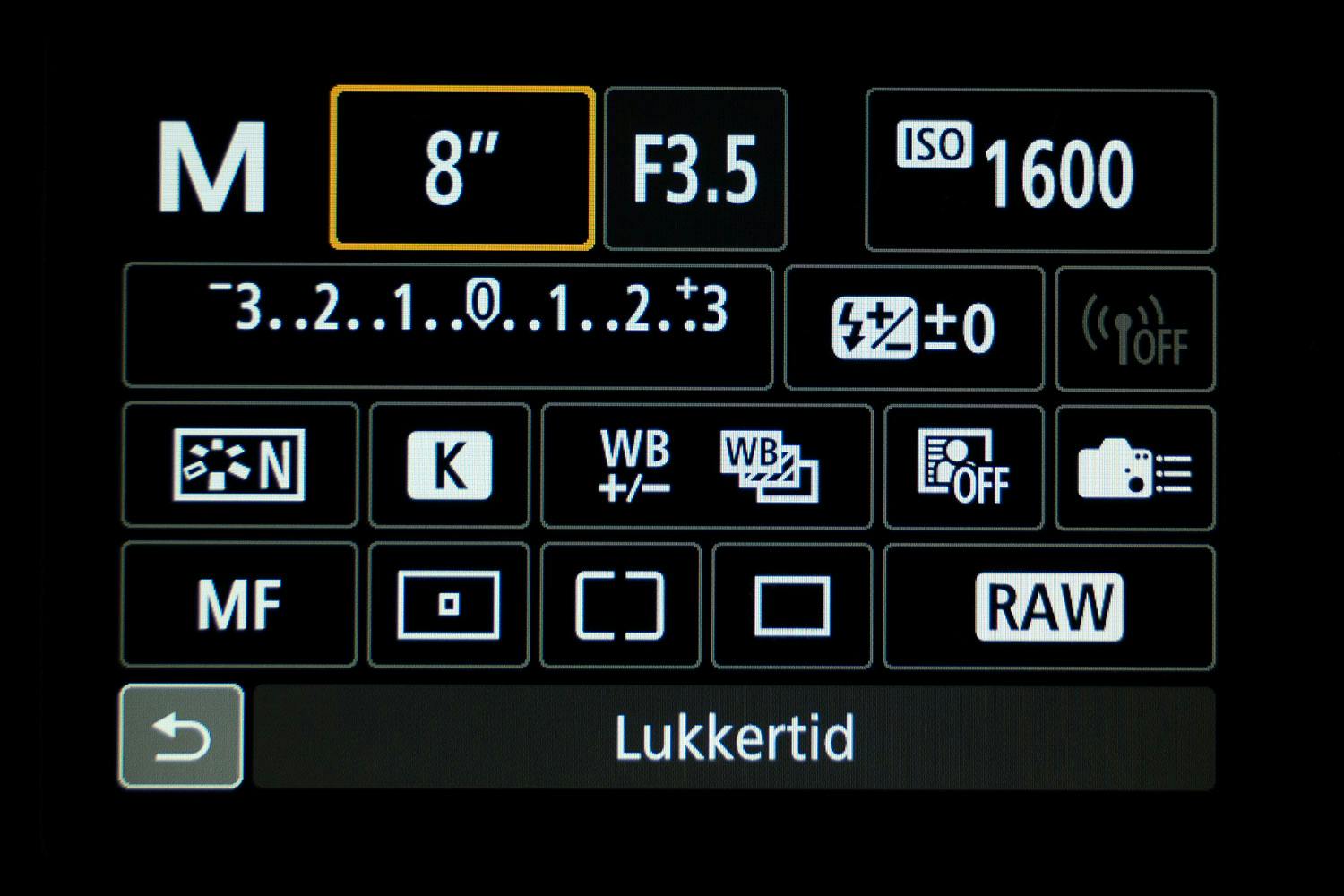 De bedste indstillinger. Brug lukkertidsprioritet og juster længden efter nordlysets intensitet.